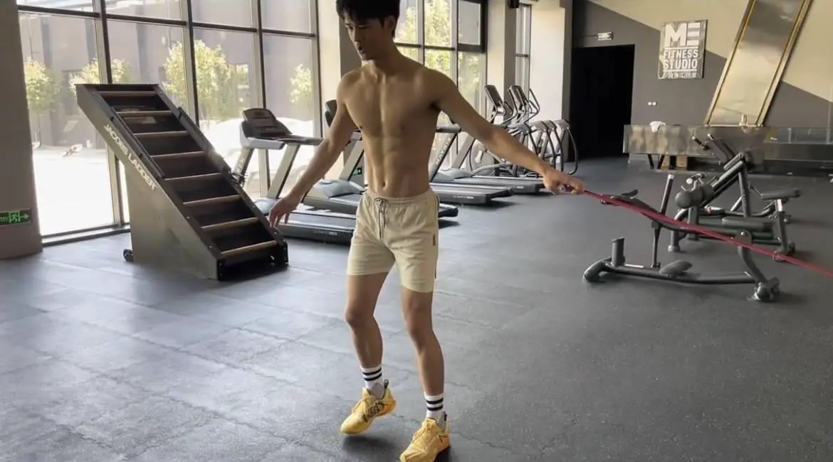 业余篮球爱好者如何通过集训提升技能?_2